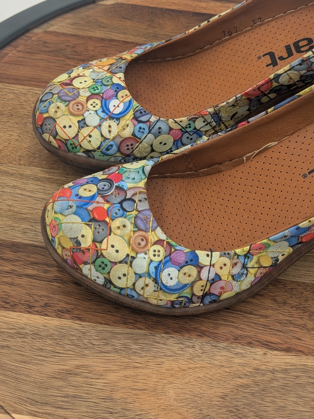 ART Company Spain Size 37 Button Print Leather Pumps Heels - Picture 3 of 12